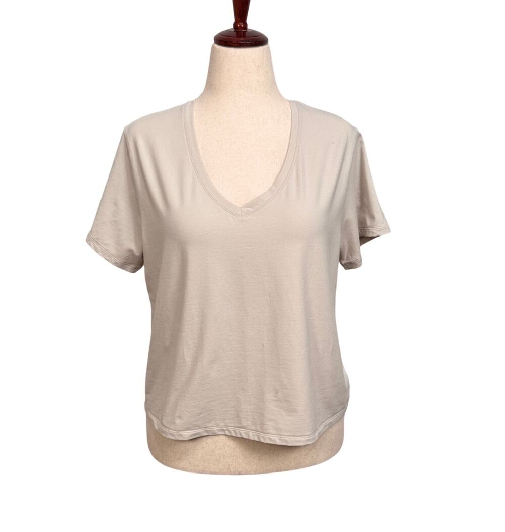 Athleta Essential v-neck Tee shirt stretch short sleeve beige bone lightweight L